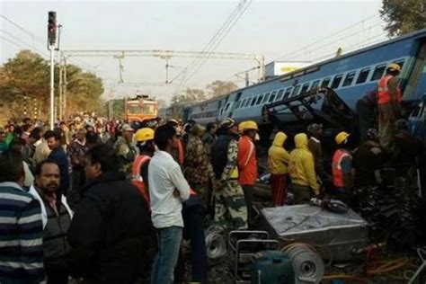 Hindistan’da tren kazası: 13 kişi hayatını kaybetti